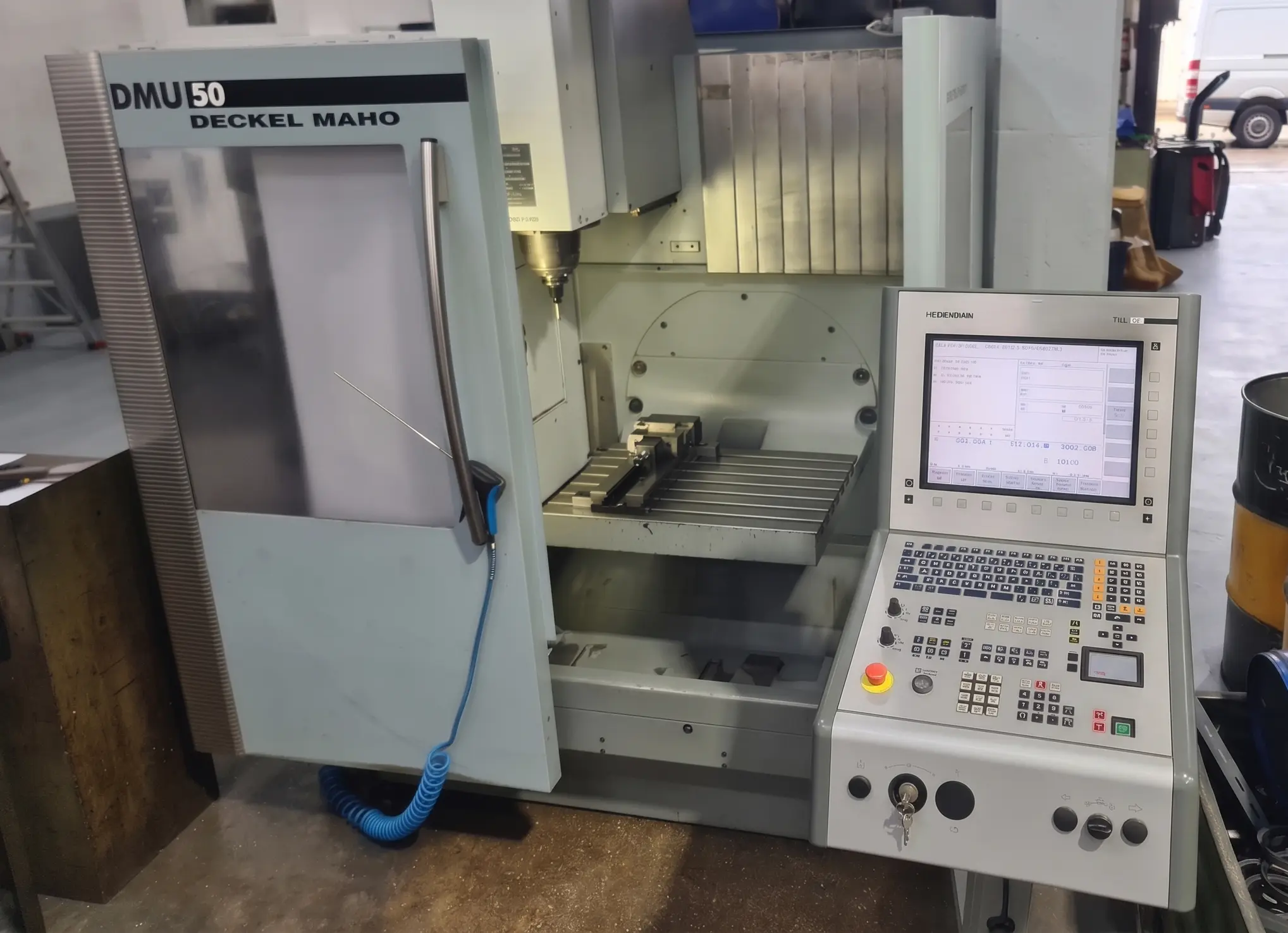 Fresadora Deckel Maho DMU 50 en Talleres Gamuar, máquina de fresado CNC en Vitoria-Gasteiz
