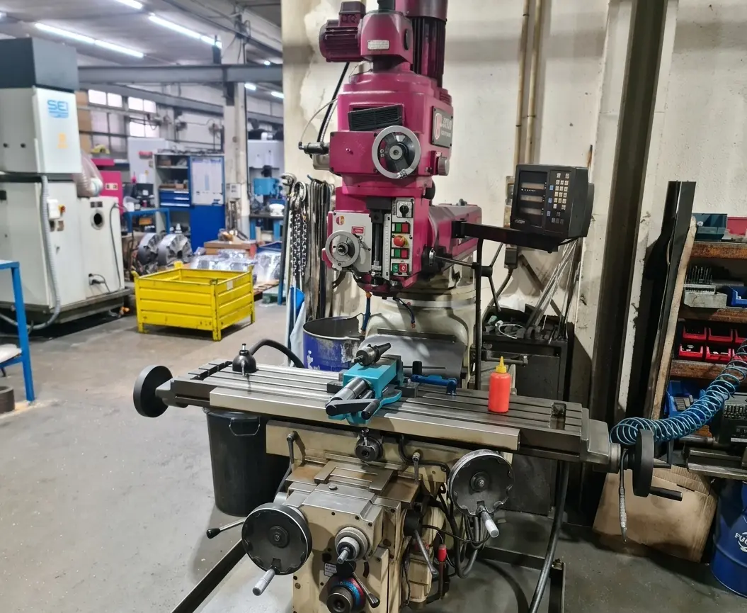 Fresadora universal Lagun GVM5-SP con cabezal inclinable en Talleres Gamuar, Vitoria-Gasteiz