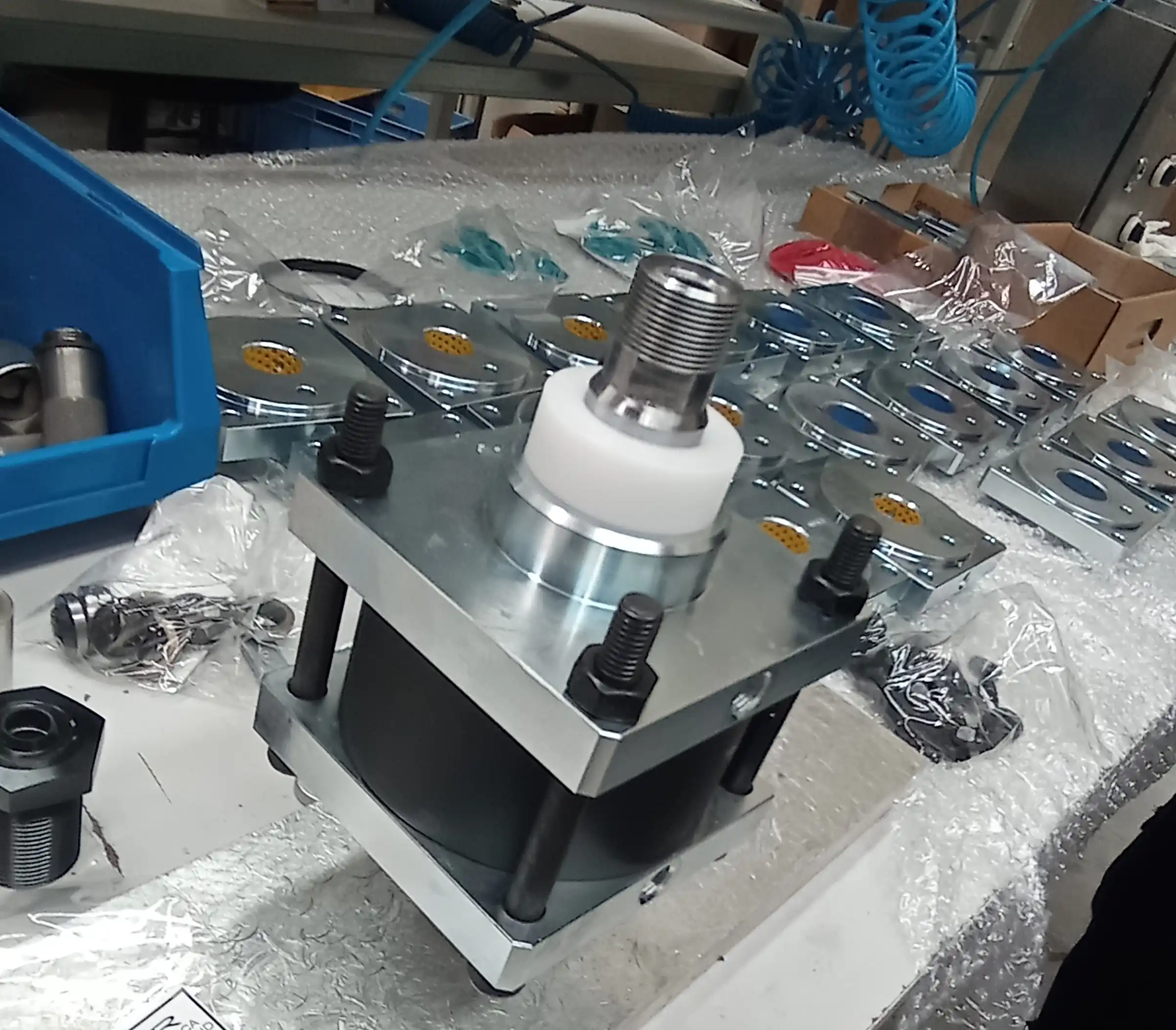 Montaje mecánico y neumático en Trijor, empresa de montaje industrial del Grupo Gamuar en Vitoria-Gasteiz